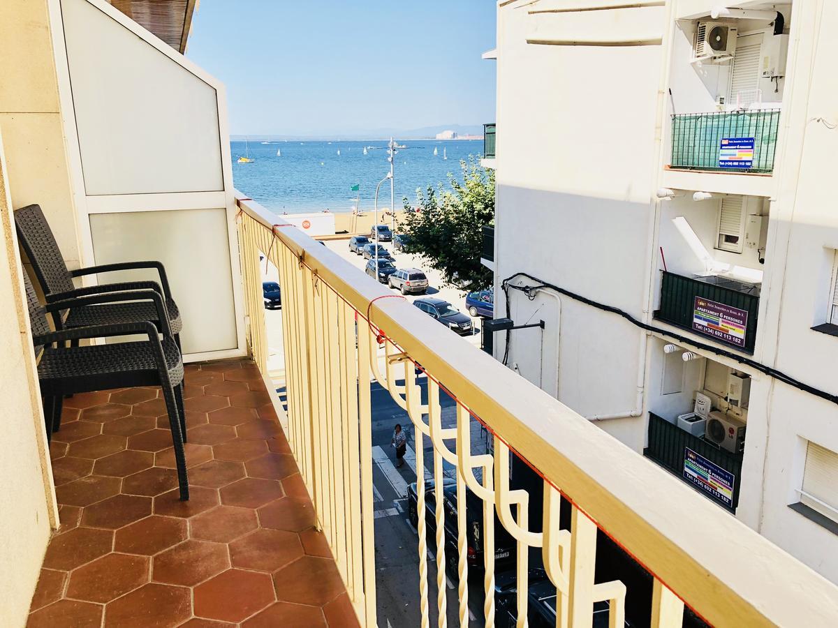 Llotja - En La Playa Y El Centro De * Rosas