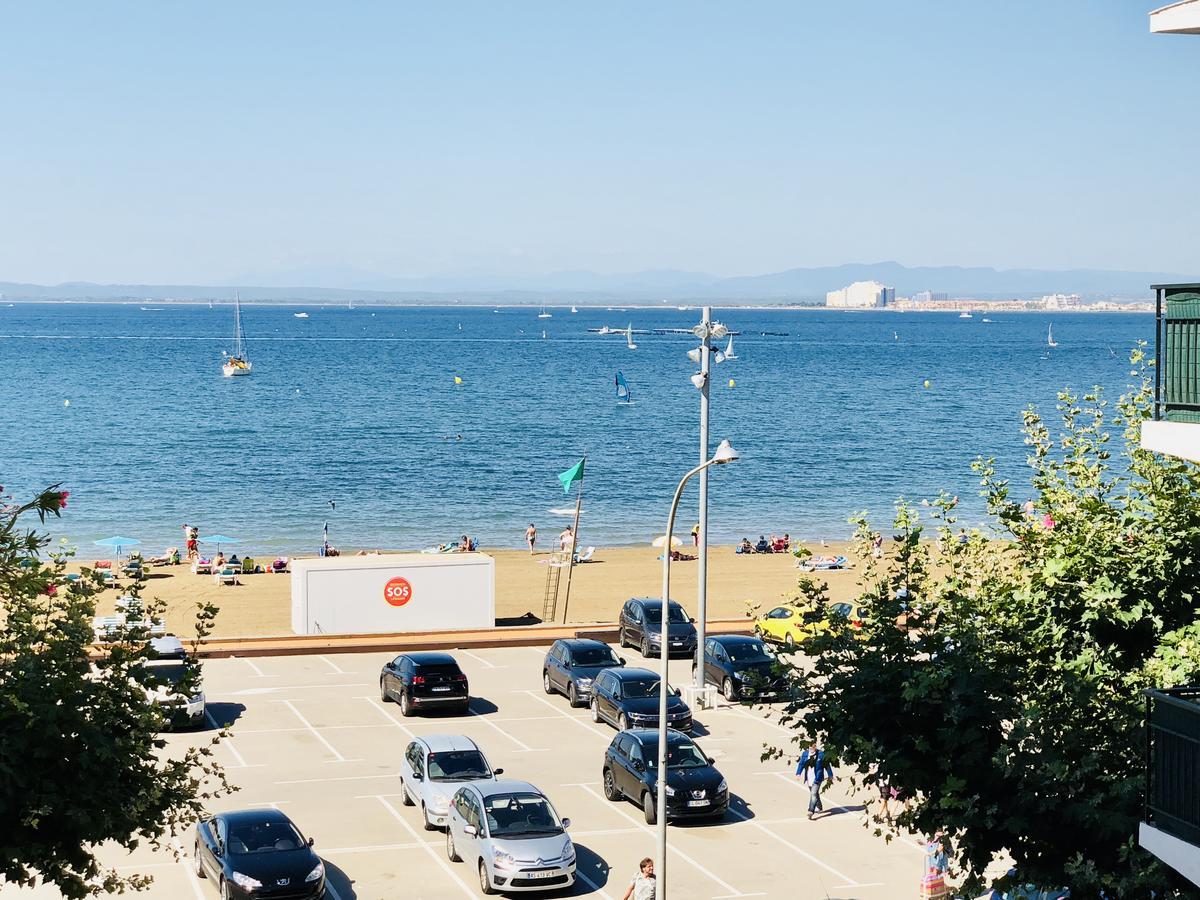 Llotja - En La Playa Y El Centro De Rosas